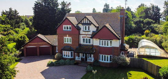 5 bed detached house for sale