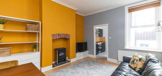 Flat to rent in Newlands Road, Jesmond, Newcastle Upon Tyne NE2