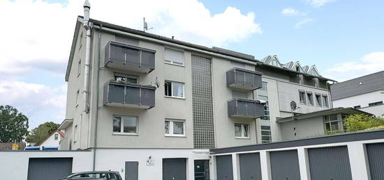 Großzügige 3 Zimmer Whg mit Balkon und Stellplatz