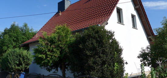 Einfamilienhaus mit zwei Baugrundstücken in Buttstädt