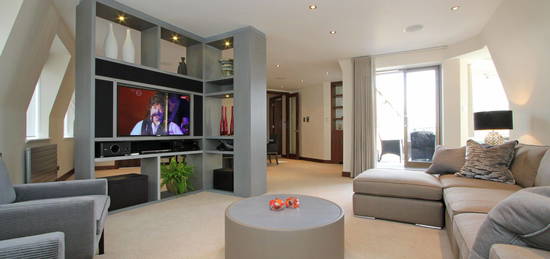 Duplex to rent in Holbein Place, London SW1W