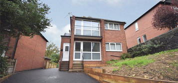 Flat to rent in Gledhow Wood Road, Leeds, West Yorkshire LS8