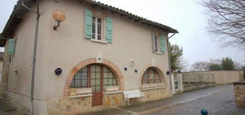 Maison individuelle de village , avec jardin et garage