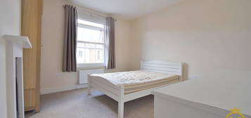 End terrace house to rent in Markenfield Road, Guildford GU1