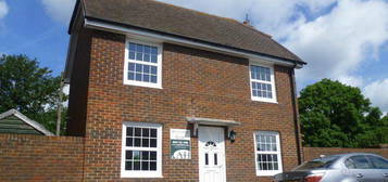 2 bedroom detached house