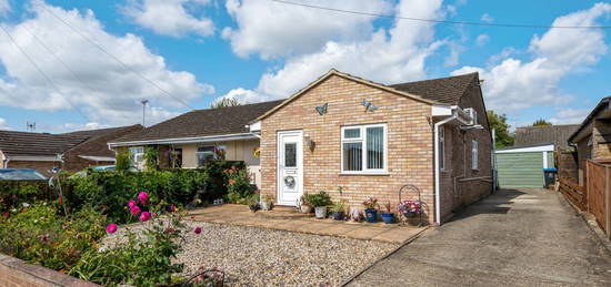 Semi-detached bungalow for sale in Shillbrook Avenue, Carterton, Oxfordshire OX18