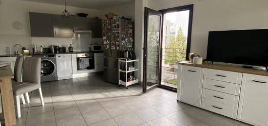 Location - Appartement - 3 pièces + cuisine - 63,50 m² -