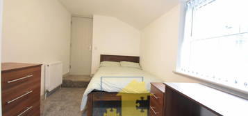 4 bed shared accommodation to rent