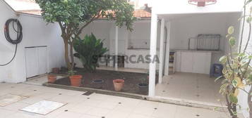 Apartamento T3 no Dafundo com Quintal.