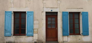 Maison de ville de plain-pied  à louer, 4 pièces, 2 chambres, 102 m²