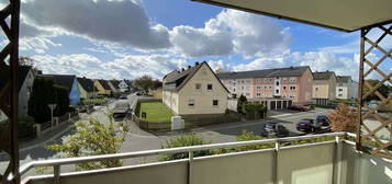 Tolle gepflegte 3-Zi-Mietwohnung mit Einbauküche, Balkon & phantastischer Aussicht in ruhiger Lage