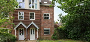 5 bedroom semi-detached house