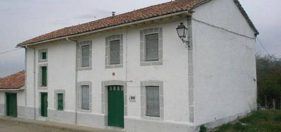 Casa en calle Las Escuelas en Castrejón de la Peña