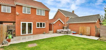 3 bedroom link detached house for sale