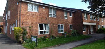 Flat to rent in Gilbert Court, Thatcham RG18