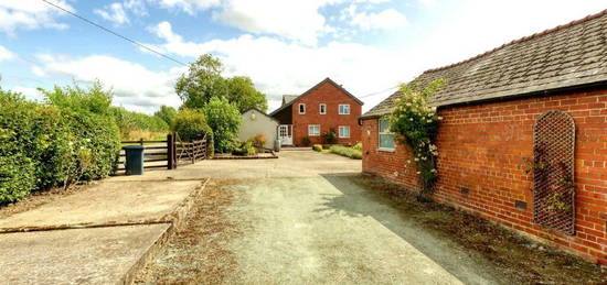 3 bedroom country house for sale