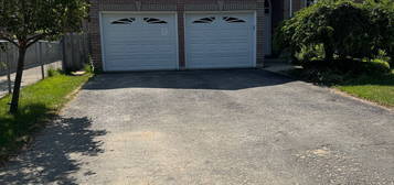 548 McLeod Cres #BASEMENT, Pickering, ON L1W 3M5