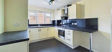 Flat to rent in Castlefields, Oswestry SY11