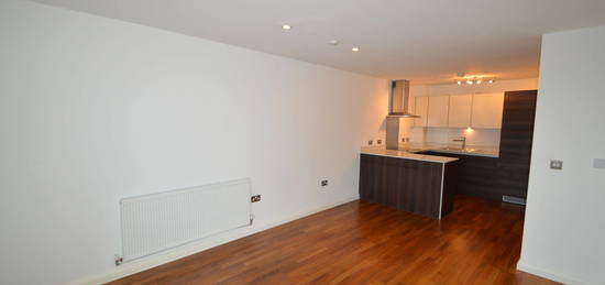 Flat to rent in Stanley Road, London SW19