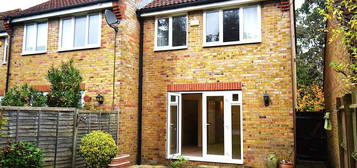 3 bedroom semi-detached house to rent