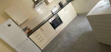 5 bedroom terraced house