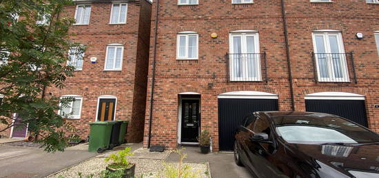 Property to rent in Hutton Close, Thornbury, Bradford BD3