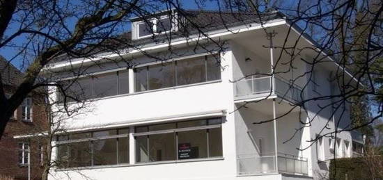 Beletage Düsternbrook, bestens ausgestattete 4ZW mit Terrasse