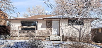 740 Cantrell Dr SW #A, Calgary, AB T2W 1K8