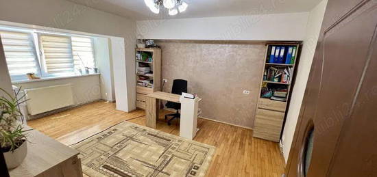 Apartament de vanzare, 4 camere, decomandat