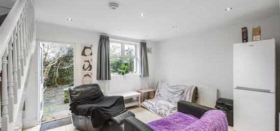 End terrace house to rent in Edinburgh Road, Brighton BN2