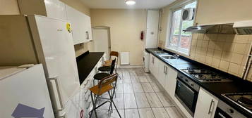 Terraced house to rent in St. Albans Road, Leicester LE2