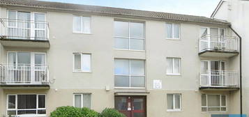 Flat to rent in Wycliffe Gardens, Shipley BD18