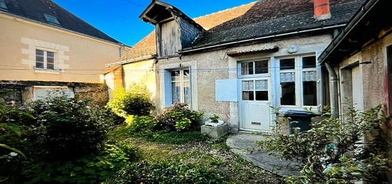 A saisir maison a renover hyper centre la croix en touraine