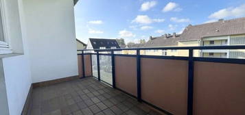 **frisch renovierte** 2-Zimmer-Wohnung mit Balkon!