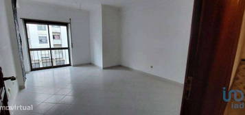 Apartamento T2 em Rio de Mouro de 81,00 m2