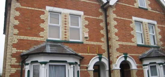 Terraced house to rent in Erleigh Road, Reading RG1