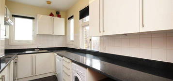 Flat to rent in Medfield Street, Roehampton SW15