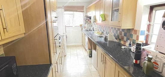 3 bedroom semi-detached house to rent