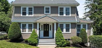 31 Summit Ave, Quincy, MA 02170