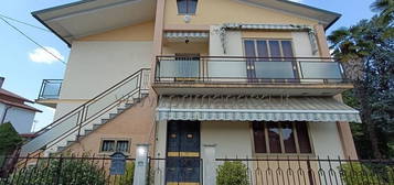 Casa divisa in 2 appartamenti - RIF 84