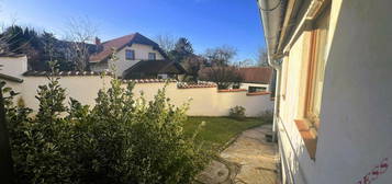 AKTION! AKTION! Sanierungsbedürftiger Familientraum in bester Lage! 553 m² Grund mit Garten und Garage!