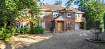 Detached house to rent in Oakfield Glade, Weybridge, Surrey KT13