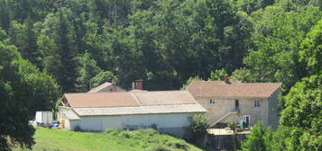 Charmant appartement dans un ancien moulin - St Estèphe (24360)