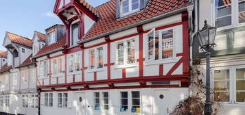 Liebevoll denkmalgerecht saniertes Wohnhaus des 18. Jahrhunderts im Herzen Flensburgs