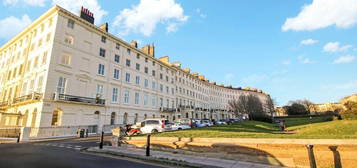 Flat to rent in Adelaide Crescent, Hove, East Sussex BN3