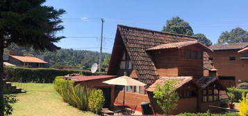 Casa En Venta En Colonia Avándaro, Valle De Bravo, Estado De México