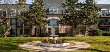 5200 Carriageway Dr #214, Rolling Meadows, IL 60008