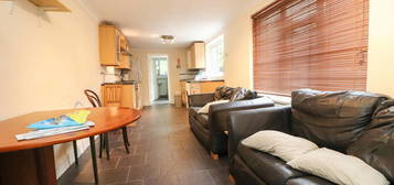 5 bedroom terraced house