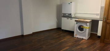 Studio to rent in Worton Way, Isleworth TW7