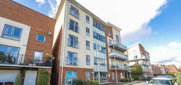 Flat for sale in Reading, Berkshire RG30